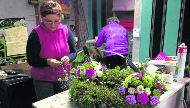 Wśród kwiaciarń prowadzi Basia z ulicy Korfantego w Radlinie. Barbara Radecka, właścicielka cieszy się z prowadzenia w plebiscycie