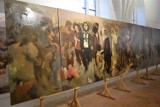 Wernisaż wystawy malarstwa Piotra Józefowicza "Droga krzyżowa" w kartuskim Refektarzu