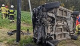 Zderzenie dwóch samochodów w gminie Uniejów. Trzy osoby ranne ZDJĘCIA