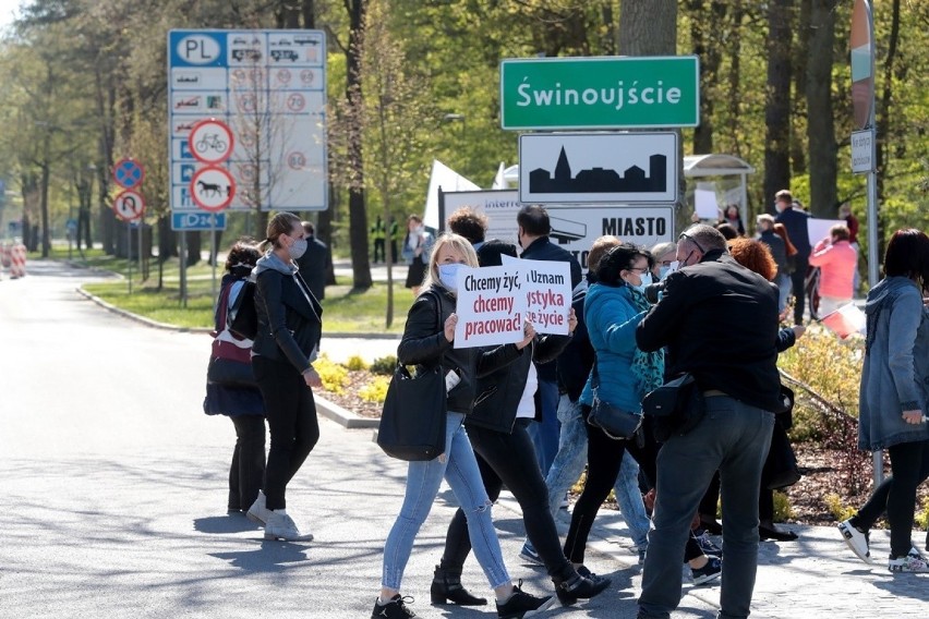 Chcą otwarcia granic dla ruchu turystycznego. Protest hotelarzy w Świnoujściu