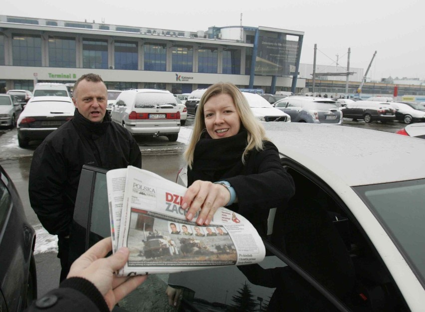 Ks. Mariusz Łydżba z Zawiercia witał na lotnisku w...