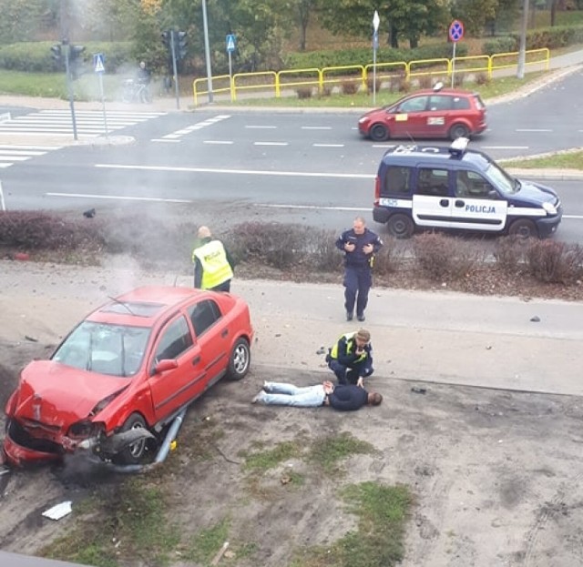 W Grudziądzu uciekał przed policją i uderzył w słup oświetleniowy