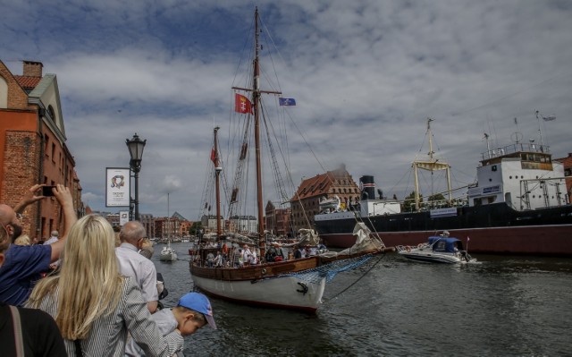 Baltic Sail

Kolejna edycja Baltic Sail Gdańsk odbędzie się w dniach 5 – 8 lipca. Zlot tradycyjnie już jest otwarty dla wszystkich jednostek pływających, a więc także dla jachtów turystycznych, kutrów i motorówek. Celem imprezy jest integracja środowisk żeglarskich i propagowanie marynistycznego dziedzictwa Gdańska. Wszystkie żaglowce cumujące u nabrzeża Motławy przy Targu Rybnym zostają udostępnione każdemu, kto chciałby zapoznać się z ich historią i zwyczajami panującymi na morzu. Baltic Sail Gdańsk to także niepowtarzalna okazja do wzięcia udziału w rejsach po Zatoce Gdańskiej na jednym z żaglowców biorących udział w zlocie.