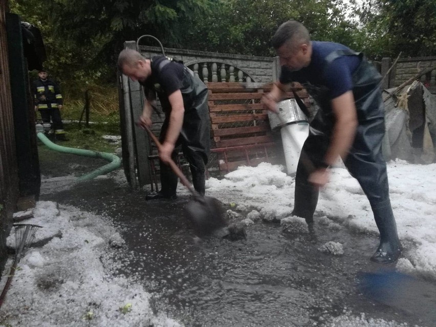 Strażacy z powiatu wągrowieckiego usuwali skutki nawałnicy, która przeszła przez Wielkopolskę 