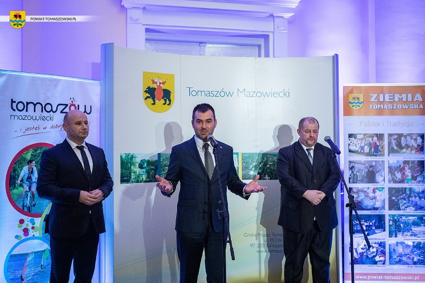 Spotkanie opłatkowe władz miasta i powiatu w Urzędzie Miasta w Tomaszowie [ZDJĘCIA]