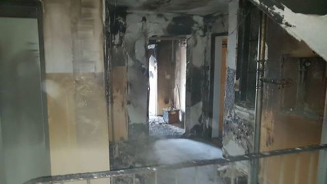 O pożarze w bloku przy ul. Sportowej 5 w Gorzowie Wielkopolskim zawiadomił nas na Facebooku Czytelnik. W poniedziałek 26 lutego, strażacy prowadzili akcję przed godz. 7.00. Na klatce schodowej bloku było bardzo dużo dymu, aż do 10 piętra. Paliło się na trzecim piętrze -  poinformował nas  Czytelnik. Gdy kontaktowaliśmy się ze strażą pożarną ok. godz. 8.00 kończyli akcję. Nie było mowy o poszkodowanych.

Przeczytaj:
Pożar pasażu handlowego Hayduk przy ul. Moniuszki w Żarach. Zawaliła się ogromna część dachu [ZDJĘCIA, WIDEO]
Zobacz:

