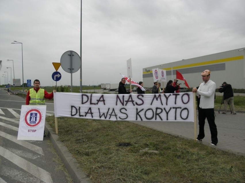 STOP płatnym autostradom - protestowali przy A4 (ZDJĘCIA)