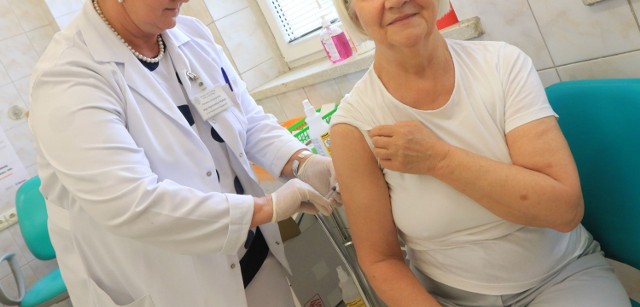 W grupie ryzyka zachorowania na grypę oraz powikłań po niej znajdują się przede wszystkim osoby starsze, które ukończyły 60. rok życia. W Jaśle mogą szczepić się za darmo.