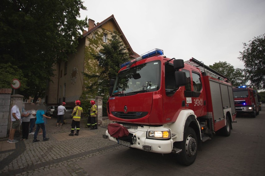 Interwencja straży pożarnej na ulicy Żeromskiego w Ustce [ZDJĘCIA]