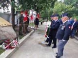 Patriotyczne obchody na cmentarzu parafialnym. Upamiętniono Lotników Ziemi Łęczyckiej [ZDJĘCIA]