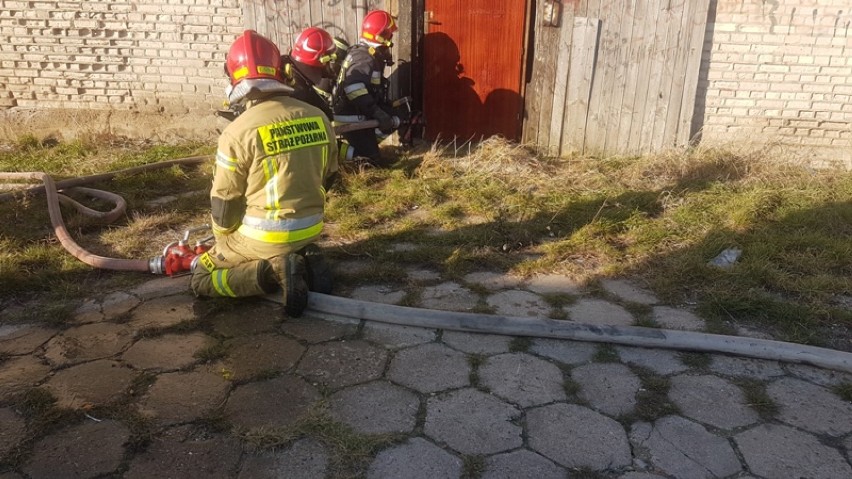 Gola. Ćwiczenia z zakresu gaszenia pożarów wewnętrznych [ZDJĘCIA] 