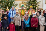 Uroczystość Objawienia Pańskiego. Trzej Królowie na mszy świętej w parafii Przemienienia Pańskiego w Kielcach-Białogonie 