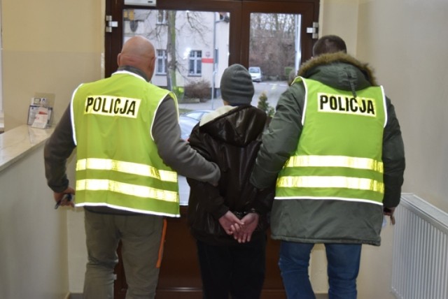 Od końca grudnia zeszłego roku przeszukiwanie przez policjanta tylko według ustawowych reguł