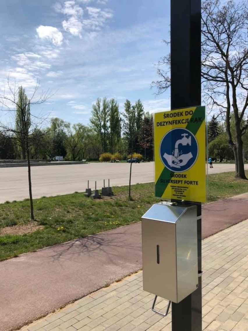 Dozowniki przy stacjach rowerów miejskich w Sosnowcu zostały...