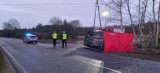 Śmiertelny wypadek w Paterku pod Nakłem. Samochód dachował, jedna osoba nie żyje