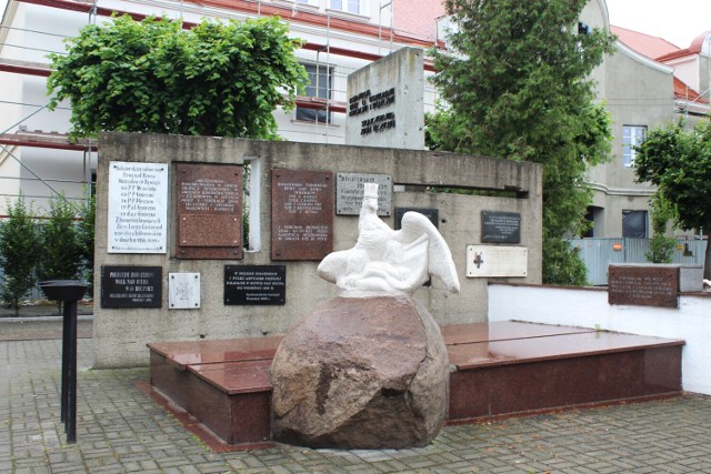 Tak wygląda pomnik Bohaterów Bitwy nad Bzurą. Mieści się on na placu Tadeusza Kościuszki w Łęczycy