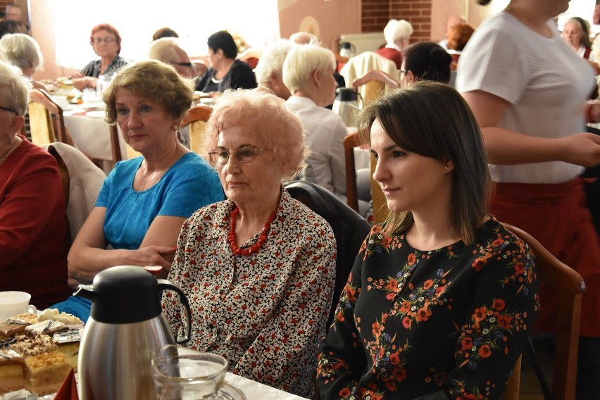 Seniorzy na uroczystym spotkaniu z okazji Międzynarodowego Dnia Inwalidy (FOTO)