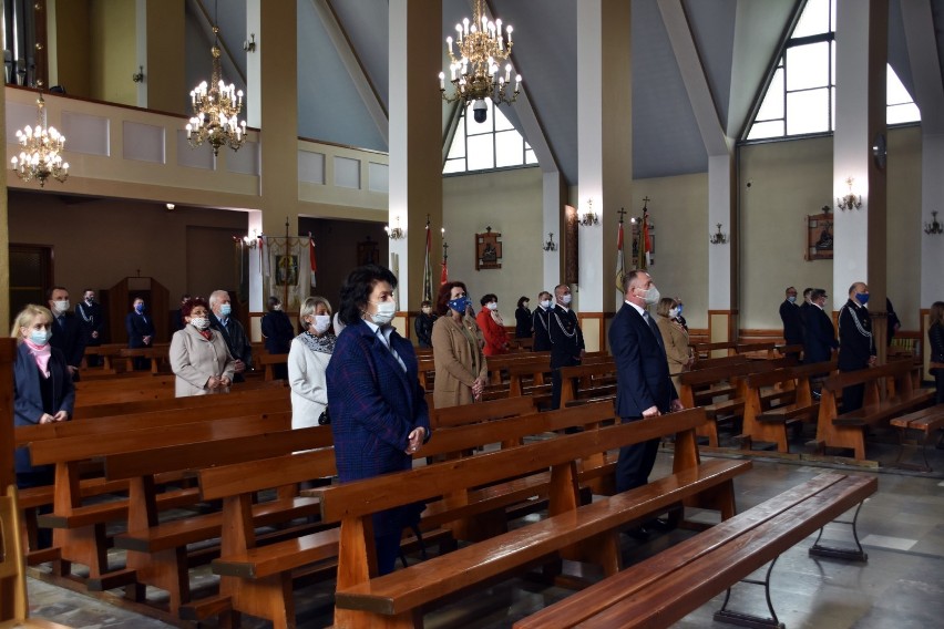 Szymbark. Uroczysta msza święta z okazji uchwalenia Konstytucji 3 Maja oraz Dnia Strażaka