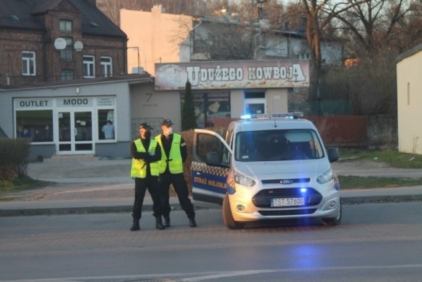 Starachowicka Straż Miejska w czasie pandemii koronawirusa...