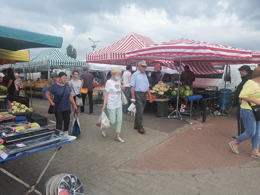 Ceny owoców i warzyw na targowisku w Piotrkowie. Po ile...