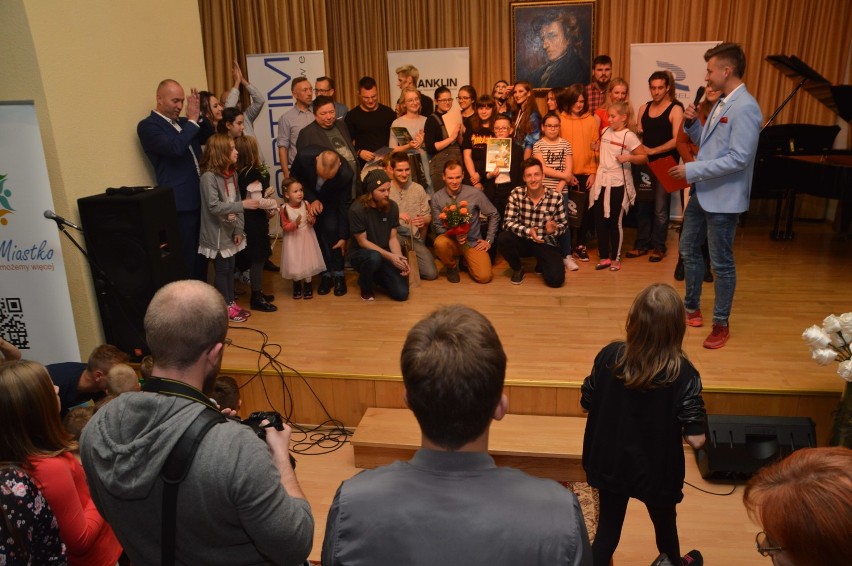Nie tylko mieszkańcy Miastka pokazali, że mają talent. Na scenie była też grupa rockowa z Koszalina (FOTO+VIDEO)