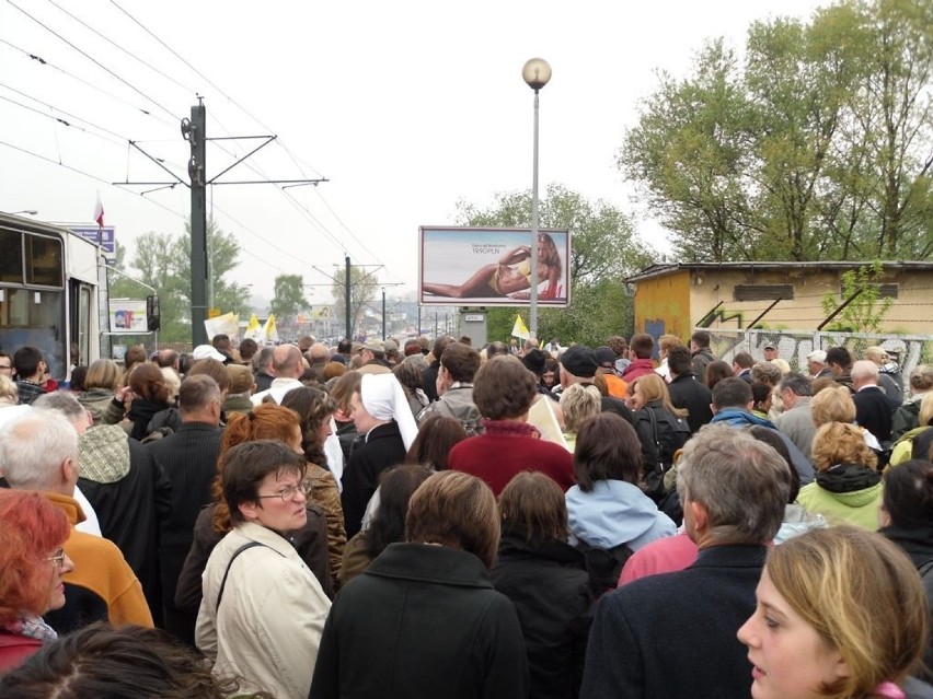 Mimo dodatkowych kursów tramwajów, i tak trudno było uniknąć...