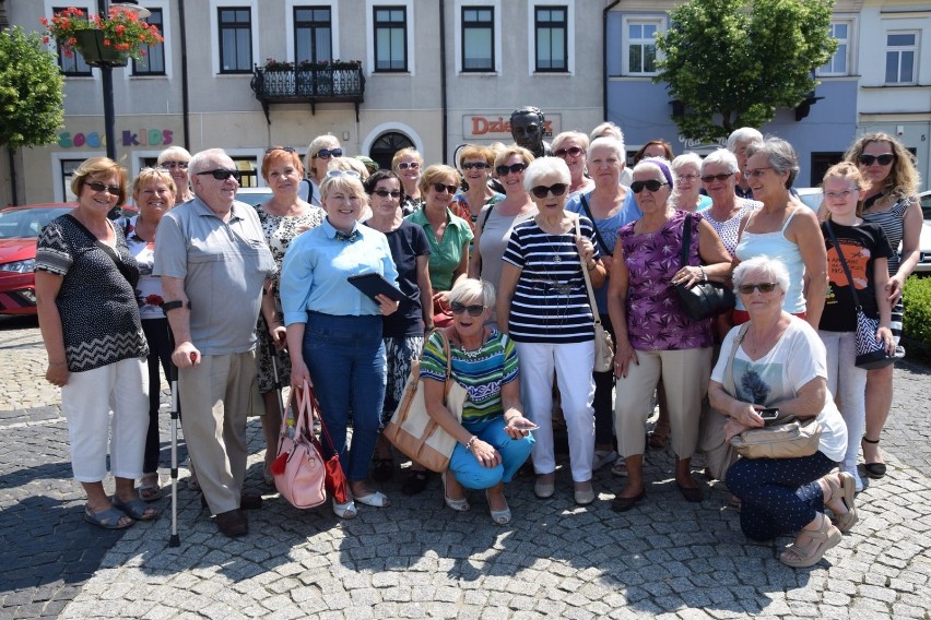 Seniorzy z Turku z wizytą u Antoine'a. Do Sieradza przybyli uczestnicy zajęć Turkowskiego Uniwersytetu Trzeciego Wieku