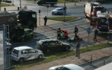 Wypadek na ul. Klecińskiej we Wrocławiu. Ciężarówka uderzyła w nissana, ranny kierowca [ZDJĘCIA] 