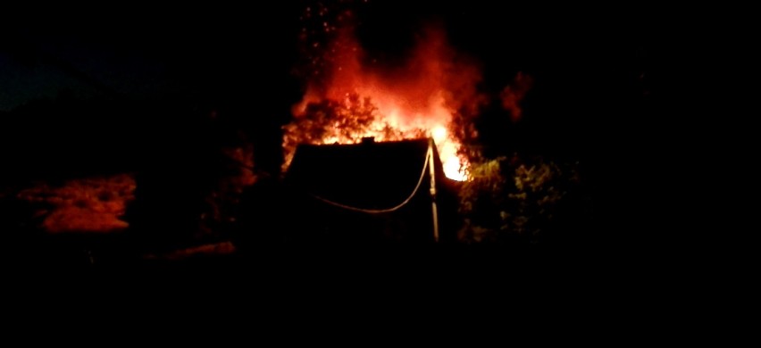 Pożar na Karolince w Rybniku. Pali się stodoła