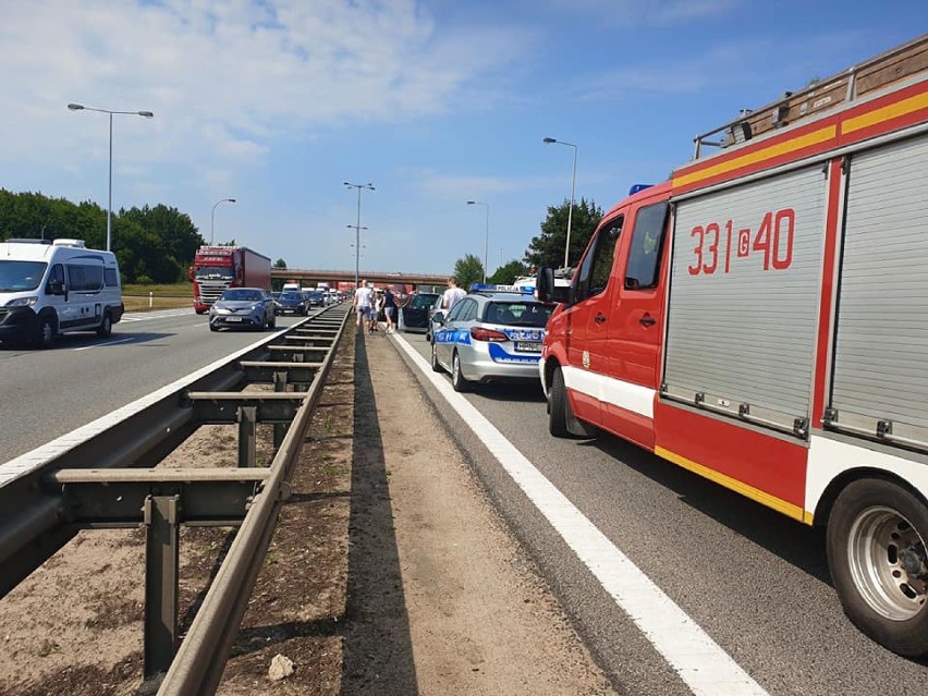 Dwie kolizje siedmiu samochodów na obwodnicy i jedna na drodze. Strażacy z OSP Lublewo mieli pracowity dzień |ZDJĘCIA