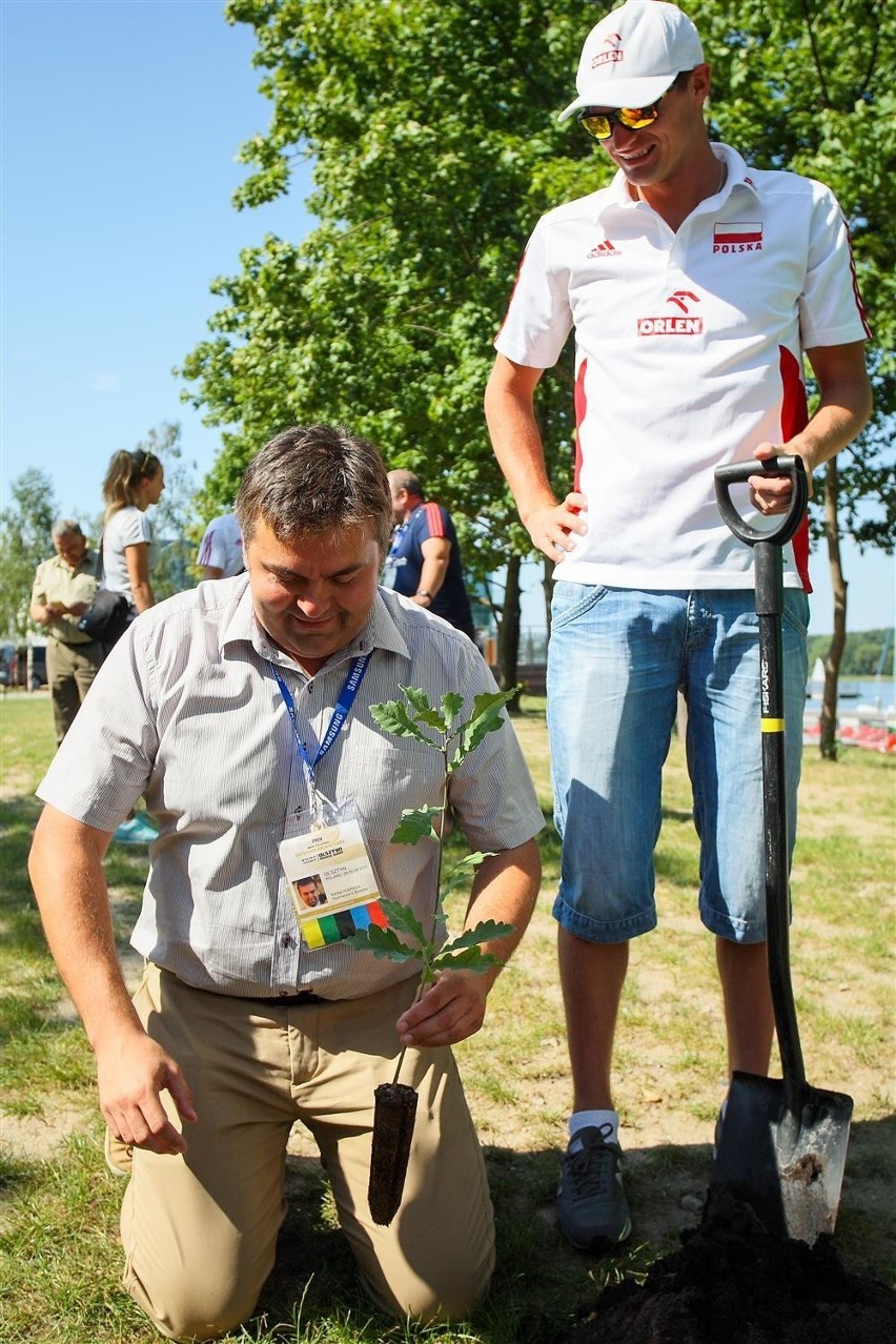 Siatkarze posadzili drzewa w Olsztynie