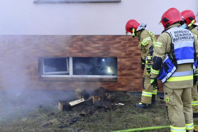 KOBYLNIKI. Pożar domu prawdopodobnie spowodowało zwarcie instalacji elektrycznej. Ogień gasili strażacy z Kościana