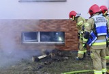 KOBYLNIKI. Pożar domu prawdopodobnie spowodowało zwarcie instalacji elektrycznej. Ogień gasili strażacy z Kościana [ZDJĘCIA]