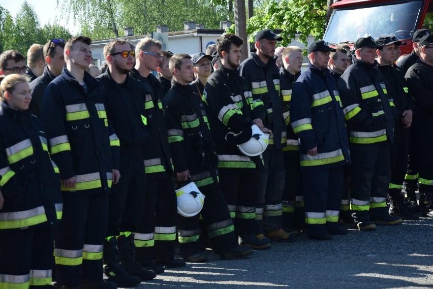 Manewry strażackie w Porębie. Strażacy doskonalili umiejętności FOTO