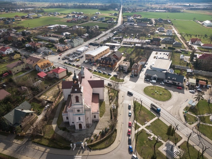 Rozprza z lotu ptaka oraz miejsca i zabytki, które warto...