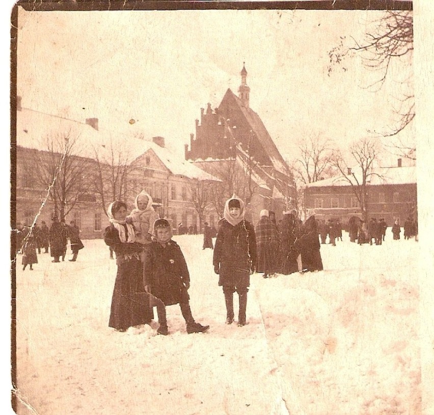Rodzina Ireneusza Cieślika z Olkusza. Zdjęcie sprzed 1908 r.