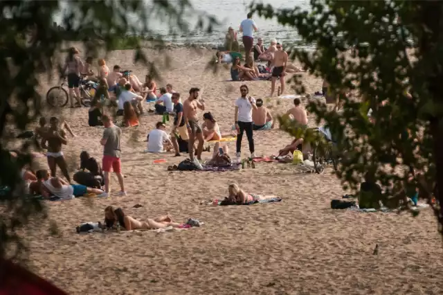 Plaża praska nazywana jest również jako „Rusałka”. Kiedyś należała do najbardziej zaniedbanych, dziś jest bardzo lubiana przez mieszkańców stolicy. Jest to idealne miejsce do spędzenia czas z rodziną czy drugą połówką. W dodatku możemy podziwiać piękny widok na panoramę Starego Miasta.