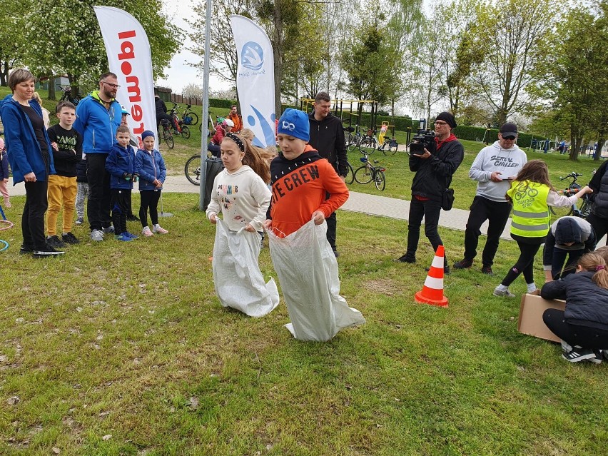 Rodzinny piknik rowerowy ze Śremskim Sportem. Blisko 150 rowerzystów wzięło udział w sobotnim wydarzeniu [zdjęcia]