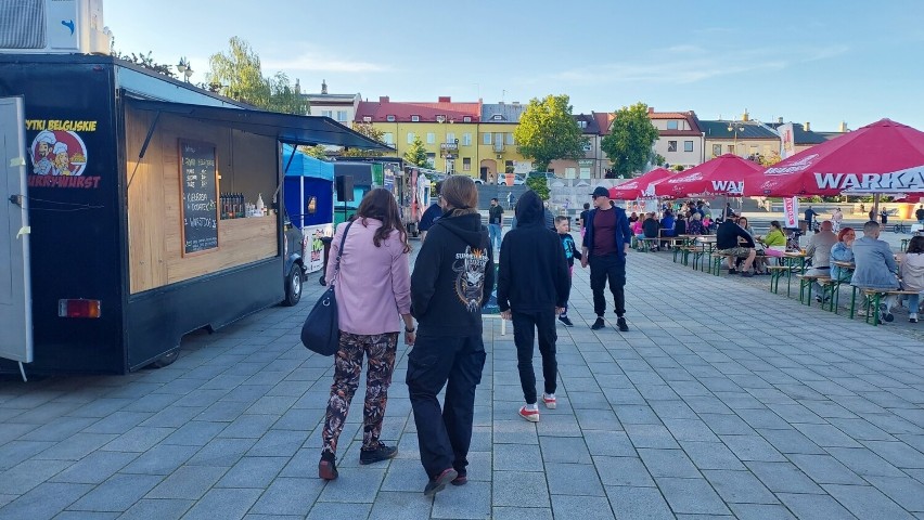 Potrawy z całego świata na Rynku w Ostrowcu. Street Food Polska Festival cieszył się w sobotę dużym zainteresowaniem. Zobacz zdjęcia