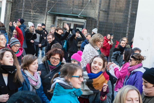 Mrągowo zatańczy przeciwko przemocy wobec kobiet/ zdjęcia z Warszawy