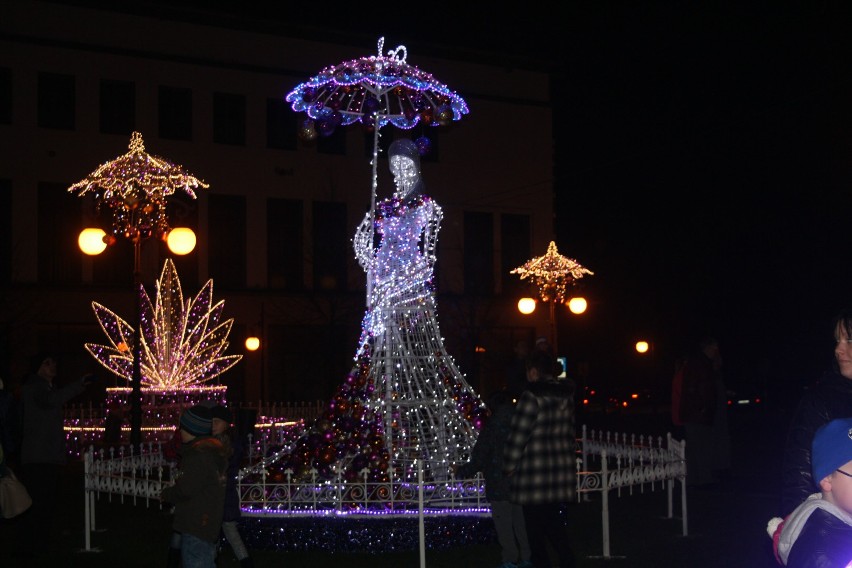 Inauguracja świątecznej iluminacji w Legnicy w piątek. Zobacz jak było przed rokiem [ZDJĘCIA]
