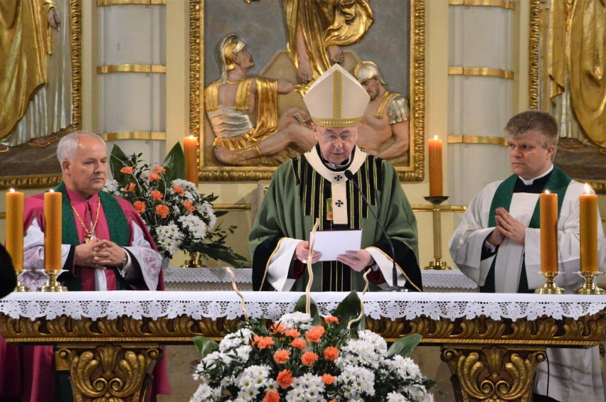 Abp Gądecki podczas poświęcenia organów w parafii pw. św. Andrzeja Boboli w Rawiczu (2019)