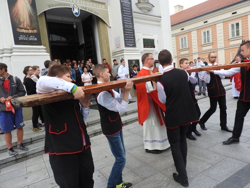 Wadowice pożegnały symbole Światowych Dni Młodzieży [ZDJĘCIA]