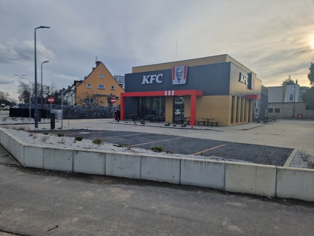 To już czwarty punkt KFC w Opolu, ale pierwszy w budynku wolnostojącym.