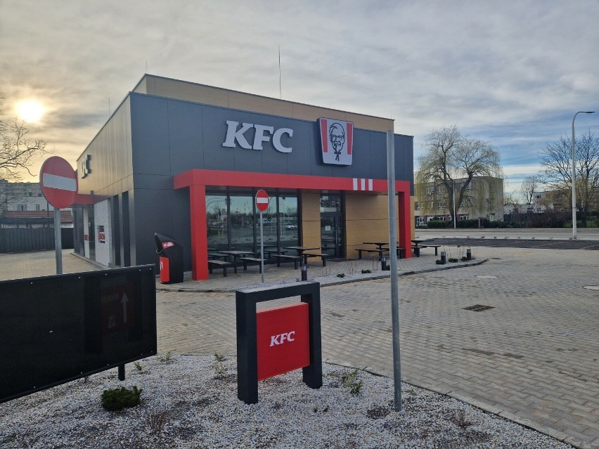 To już czwarty punkt KFC w Opolu, ale pierwszy w budynku...