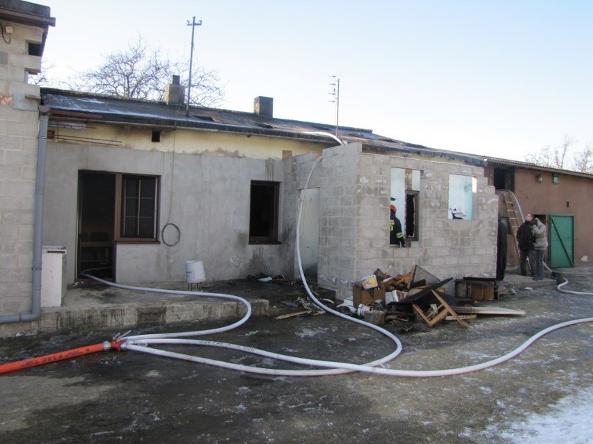 Tragiczny pożar w Pytowicach w gminie Kamieńsk. Zginął straszy mężczyzna [ZDJĘCIA]