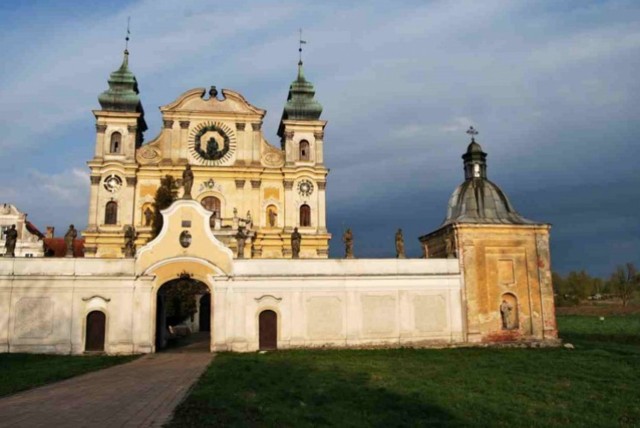 Sanktuarium Nawiedzenia Najświętszej Marii Panny i Świętego Józefa w Krośnie niedaleko Ornety