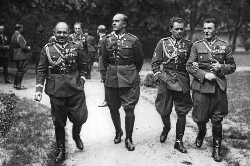 1939 – Służbę Zwycięstwu Polski przemianowano na Związek...
