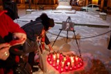 Serce Świateł dla Pawła Adamowicza w Tarnowie. Na Placu Kazimierza uczczono pamięć zamordowanego samorządowca. Mamy zdjęcia