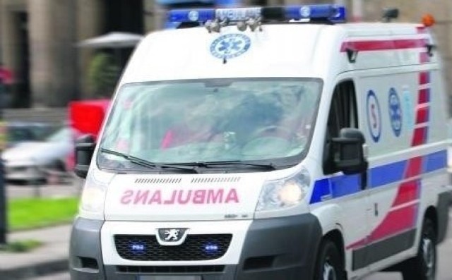 Po wypadku na drodze krajowej 44 w Brzezince (gm. Brzeźnica) dwie osoby poszkodowane zostały zabrane do szpitala